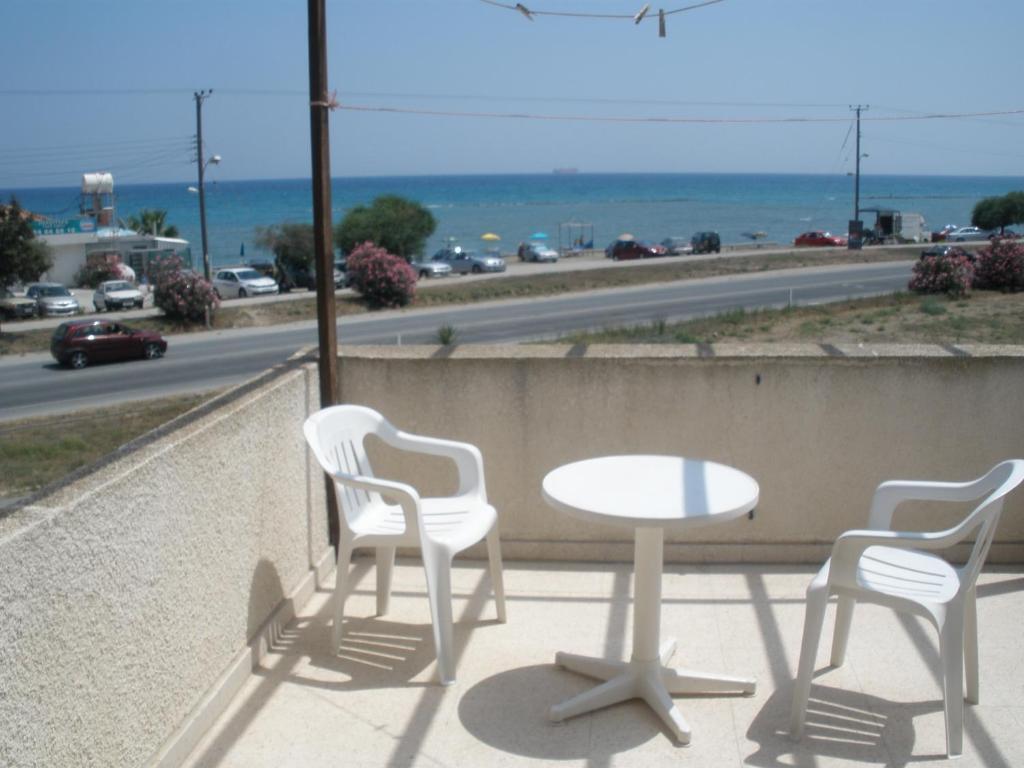 Klashiana Hotel Apartments Oroklini Extérieur photo