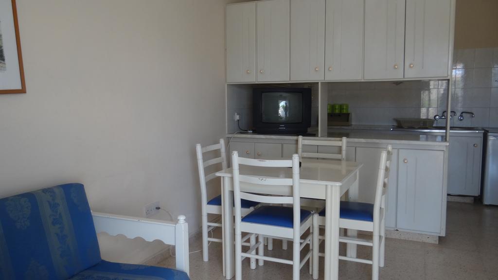 Klashiana Hotel Apartments Oroklini Extérieur photo