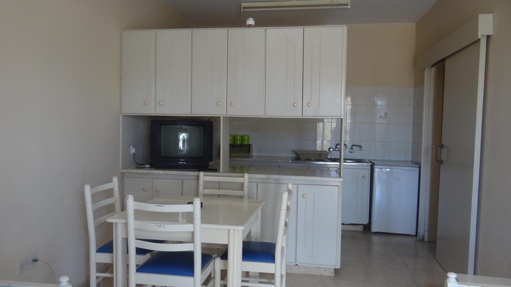 Klashiana Hotel Apartments Oroklini Extérieur photo