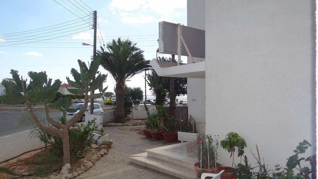 Klashiana Hotel Apartments Oroklini Extérieur photo