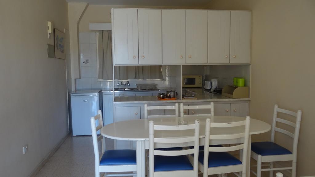 Klashiana Hotel Apartments Oroklini Extérieur photo