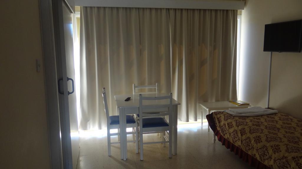 Klashiana Hotel Apartments Oroklini Extérieur photo